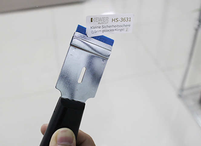 太神奇了！多用途清潔刮刀，輕松刮走黏膠垢